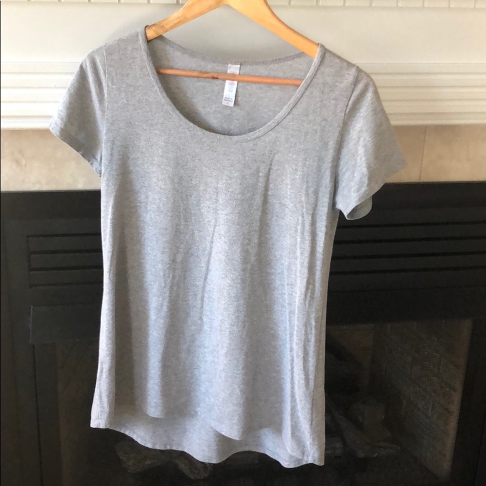 Lularoe classic tee. Size small. Gray.